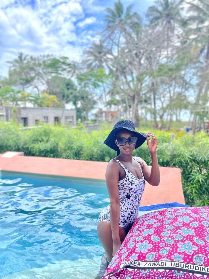 The Pool House & The Colobus House, Bella Seaview, Diani Beach, Kenya Bagian luar foto