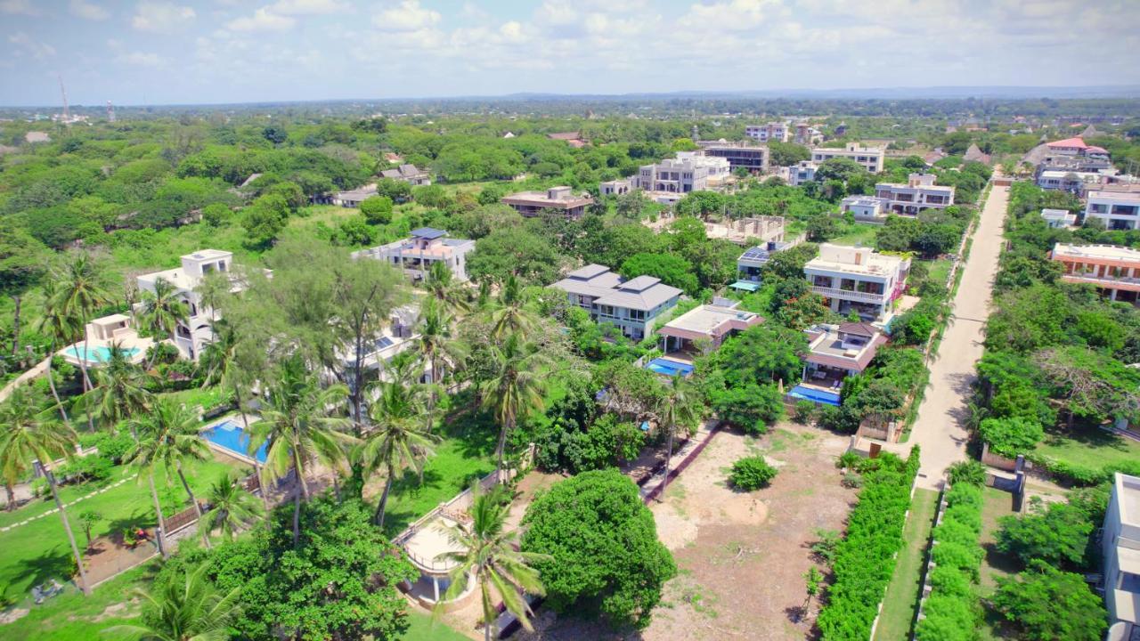 The Pool House & The Colobus House, Bella Seaview, Diani Beach, Kenya Bagian luar foto